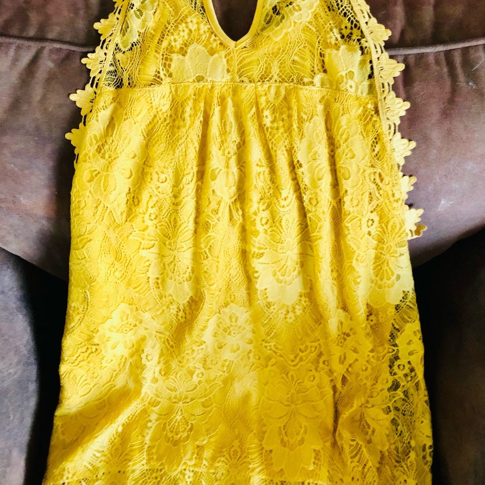 Bring in Summer with this Sunny Yellow lace top!